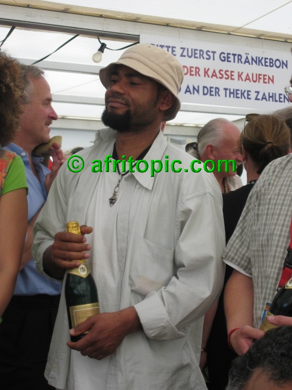 ../Images/AfricaFestival-27-28May05 050.jpg